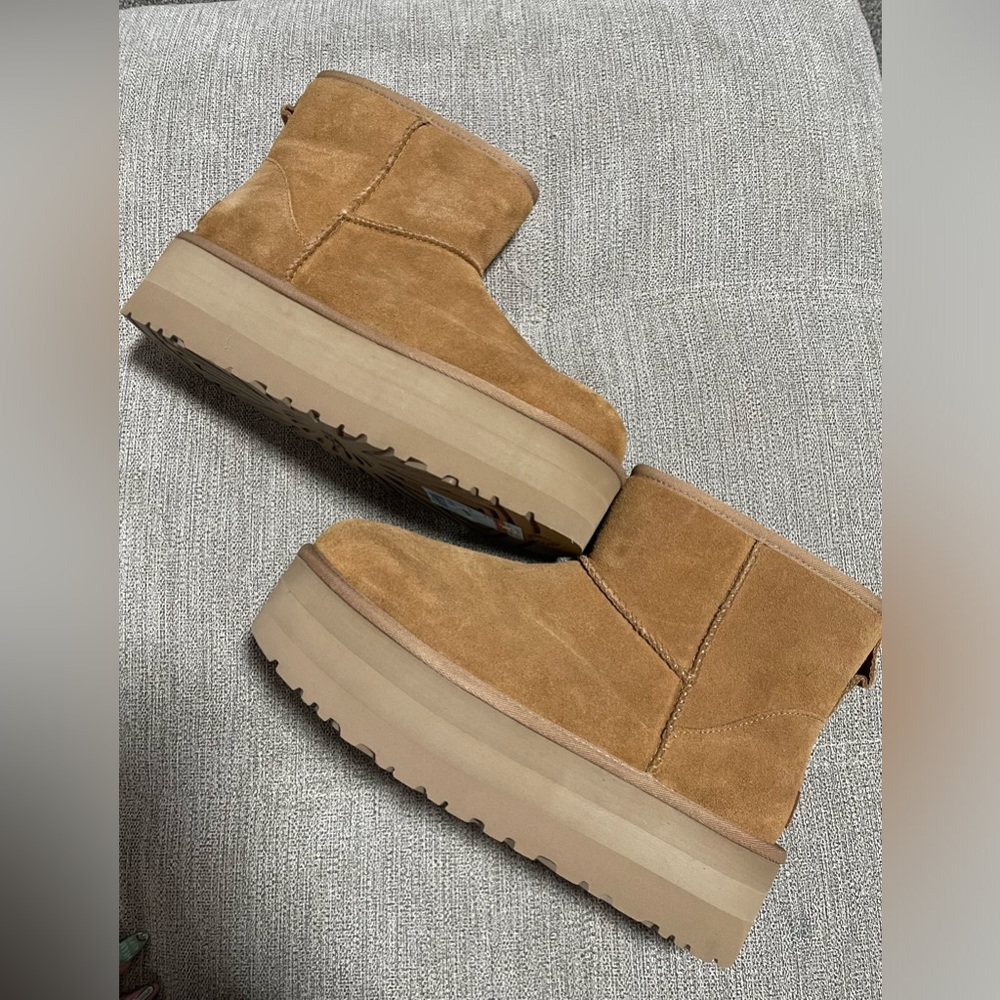 NWOB Classic Mini Platform Boots